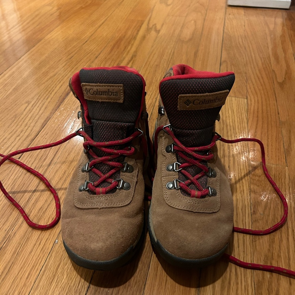 Columbia Hiking Boots 🥾